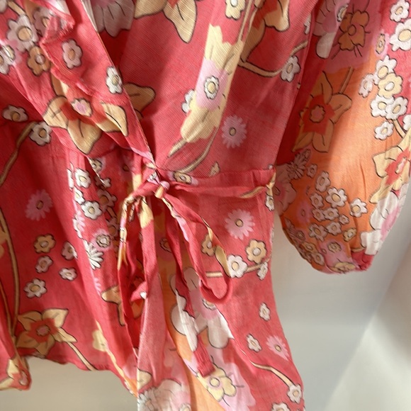 Alex and Parker Faux Wrap Floral Blouse. Size M - Picture 5 of 11